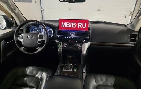 Toyota Land Cruiser 200, 2013 год, 3 999 000 рублей, 10 фотография