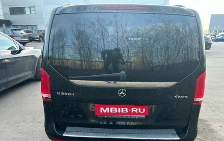 Mercedes-Benz V-Класс, 2018 год, 3 600 000 рублей, 4 фотография