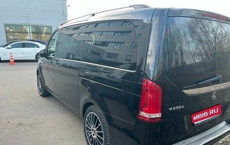 Mercedes-Benz V-Класс, 2018 год, 3 600 000 рублей, 3 фотография