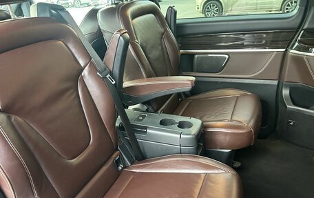 Mercedes-Benz V-Класс, 2018 год, 3 600 000 рублей, 14 фотография