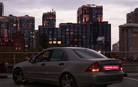 Mercedes-Benz C-Класс, 2003 год, 600 000 рублей, 3 фотография