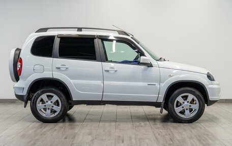 Chevrolet Niva I рестайлинг, 2018 год, 879 000 рублей, 5 фотография