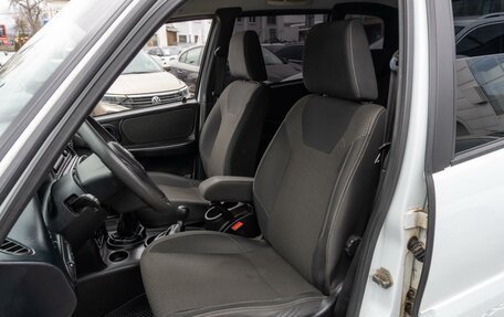 Chevrolet Niva I рестайлинг, 2018 год, 879 000 рублей, 10 фотография