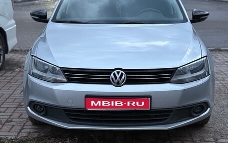 Volkswagen Jetta VI, 2013 год, 950 000 рублей, 1 фотография