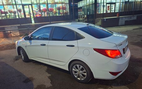 Hyundai Solaris II рестайлинг, 2015 год, 1 150 000 рублей, 3 фотография