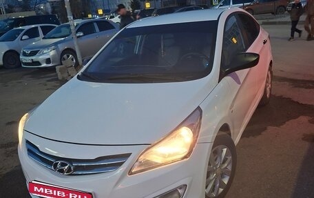 Hyundai Solaris II рестайлинг, 2015 год, 1 150 000 рублей, 2 фотография