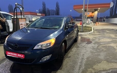 Opel Astra J, 2010 год, 750 000 рублей, 3 фотография