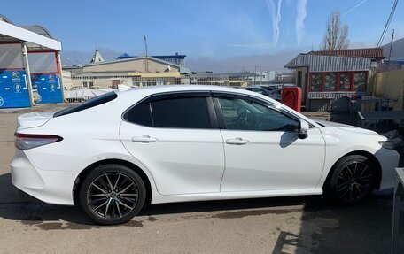 Toyota Camry, 2018 год, 2 300 000 рублей, 7 фотография