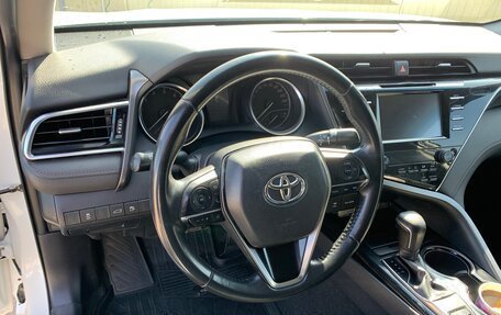 Toyota Camry, 2018 год, 2 300 000 рублей, 9 фотография