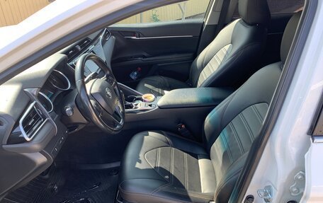 Toyota Camry, 2018 год, 2 300 000 рублей, 11 фотография