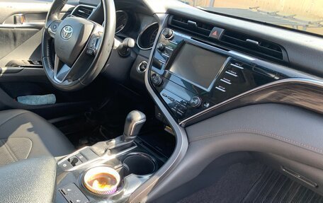 Toyota Camry, 2018 год, 2 300 000 рублей, 13 фотография