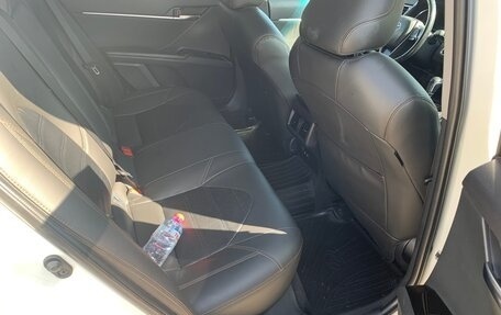 Toyota Camry, 2018 год, 2 300 000 рублей, 12 фотография