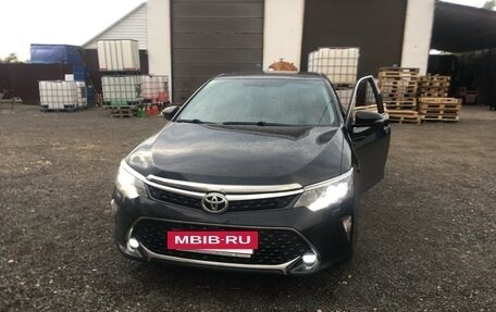 Toyota Camry, 2017 год, 2 150 000 рублей, 2 фотография