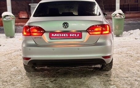 Volkswagen Jetta VI, 2013 год, 950 000 рублей, 3 фотография