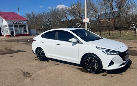 Hyundai Solaris II рестайлинг, 2022 год, 2 300 000 рублей, 2 фотография