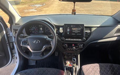 Hyundai Solaris II рестайлинг, 2022 год, 2 300 000 рублей, 7 фотография