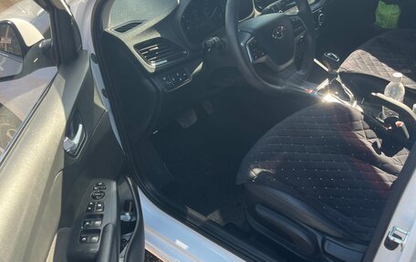 Hyundai Solaris II рестайлинг, 2022 год, 2 300 000 рублей, 9 фотография