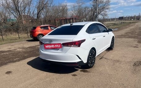 Hyundai Solaris II рестайлинг, 2022 год, 2 300 000 рублей, 6 фотография