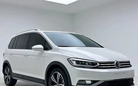 Volkswagen Touran III, 2023 год, 2 315 000 рублей, 1 фотография