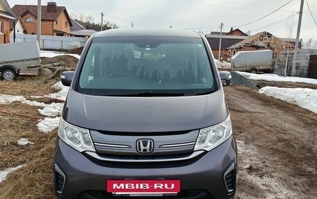 Honda Stepwgn IV, 2019 год, 2 300 000 рублей, 2 фотография