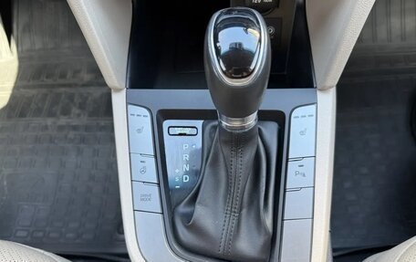 Hyundai Elantra VI рестайлинг, 2019 год, 1 750 000 рублей, 9 фотография