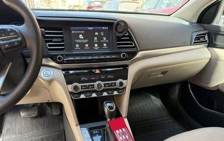 Hyundai Elantra VI рестайлинг, 2019 год, 1 750 000 рублей, 12 фотография