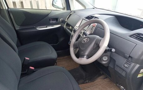 Toyota Ractis I, 2009 год, 570 000 рублей, 5 фотография