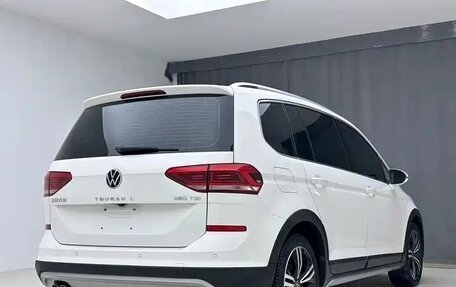 Volkswagen Touran III, 2023 год, 2 315 000 рублей, 7 фотография