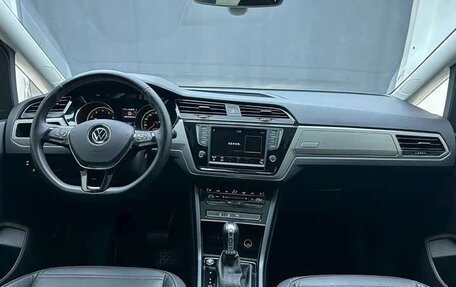 Volkswagen Touran III, 2023 год, 2 315 000 рублей, 12 фотография