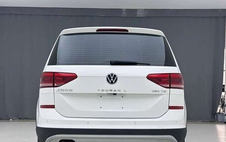 Volkswagen Touran III, 2023 год, 2 315 000 рублей, 5 фотография