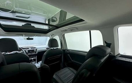 Volkswagen Touran III, 2023 год, 2 315 000 рублей, 19 фотография