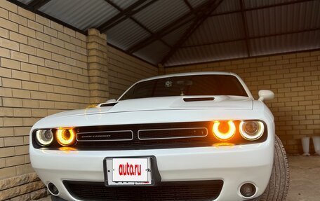 Dodge Challenger III рестайлинг 2, 2018 год, 2 850 000 рублей, 1 фотография