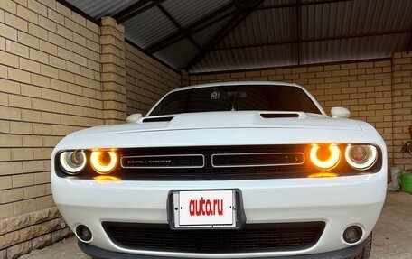 Dodge Challenger III рестайлинг 2, 2018 год, 2 850 000 рублей, 2 фотография