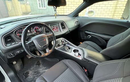 Dodge Challenger III рестайлинг 2, 2018 год, 2 850 000 рублей, 8 фотография