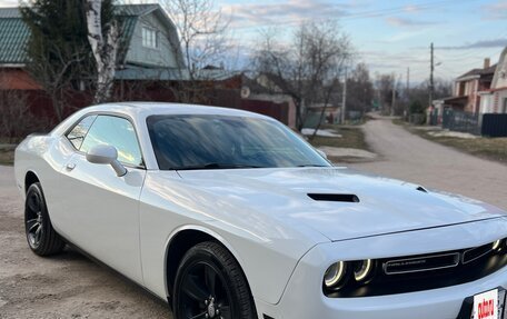 Dodge Challenger III рестайлинг 2, 2018 год, 2 850 000 рублей, 5 фотография