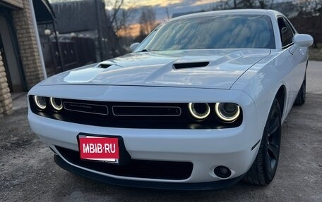 Dodge Challenger III рестайлинг 2, 2018 год, 2 850 000 рублей, 6 фотография