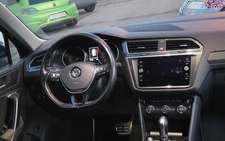 Volkswagen Tiguan II, 2018 год, 2 350 000 рублей, 2 фотография