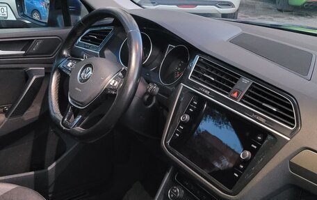 Volkswagen Tiguan II, 2018 год, 2 350 000 рублей, 3 фотография