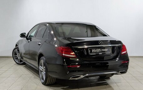 Mercedes-Benz E-Класс, 2020 год, 4 100 000 рублей, 30 фотография