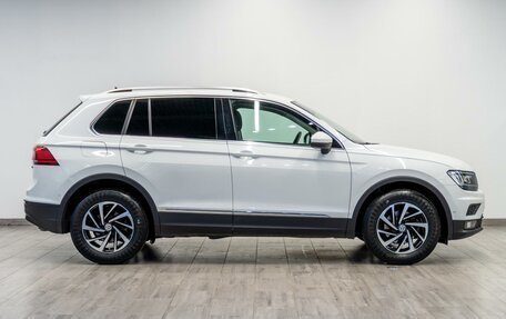 Volkswagen Tiguan II, 2018 год, 2 299 000 рублей, 5 фотография