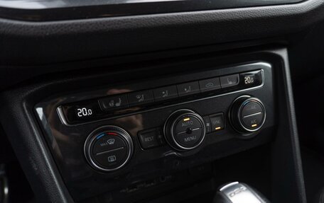 Volkswagen Tiguan II, 2018 год, 2 299 000 рублей, 19 фотография