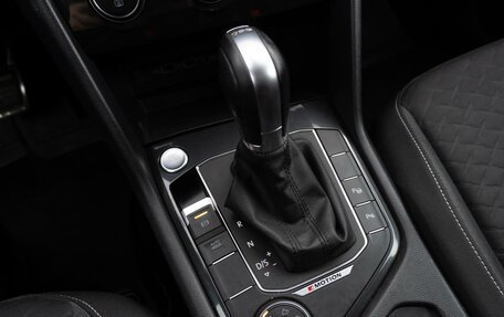 Volkswagen Tiguan II, 2018 год, 2 299 000 рублей, 20 фотография