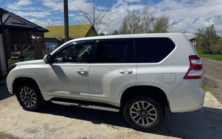 Toyota Land Cruiser Prado 150 рестайлинг 2, 2013 год, 3 050 000 рублей, 3 фотография