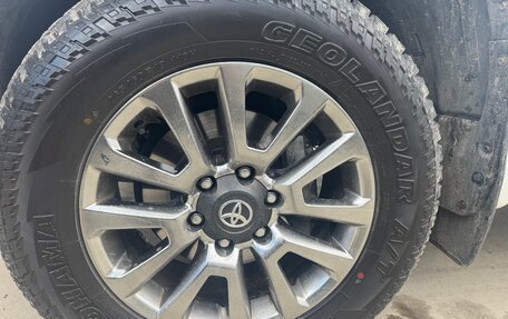 Toyota Land Cruiser Prado 150 рестайлинг 2, 2013 год, 3 050 000 рублей, 16 фотография