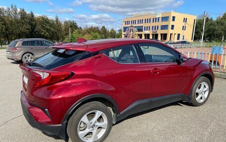 Toyota C-HR I рестайлинг, 2019 год, 2 400 000 рублей, 5 фотография