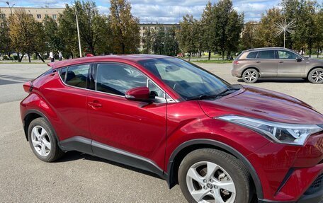 Toyota C-HR I рестайлинг, 2019 год, 2 400 000 рублей, 4 фотография