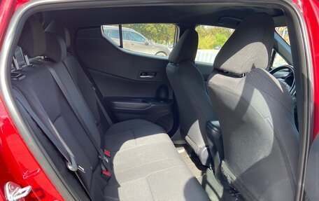 Toyota C-HR I рестайлинг, 2019 год, 2 400 000 рублей, 8 фотография