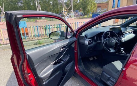 Toyota C-HR I рестайлинг, 2019 год, 2 400 000 рублей, 13 фотография