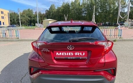 Toyota C-HR I рестайлинг, 2019 год, 2 400 000 рублей, 6 фотография