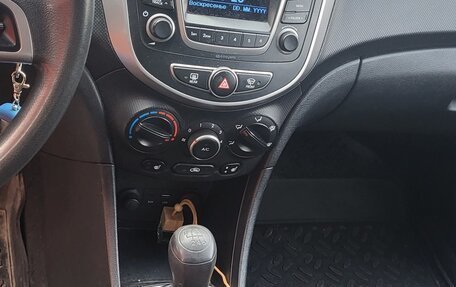 Hyundai Solaris II рестайлинг, 2014 год, 680 000 рублей, 6 фотография